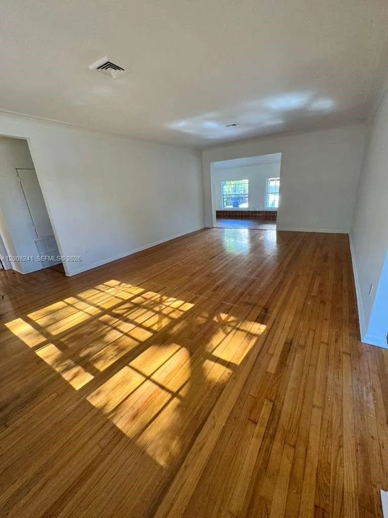 4582 Royal Palm Ave, Miami Beach FL 33140