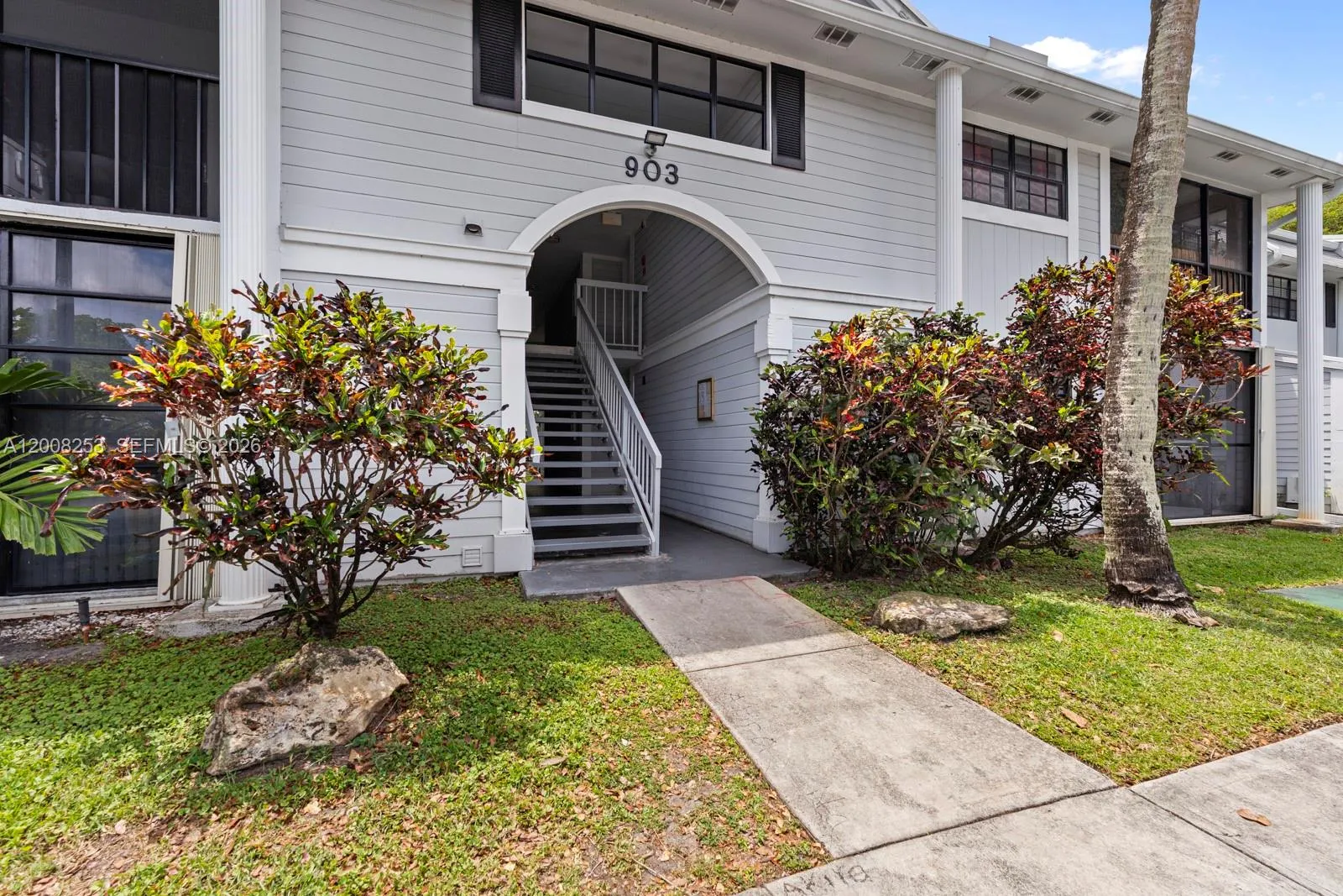 903 NE 199th ST # 104, Miami FL 33179