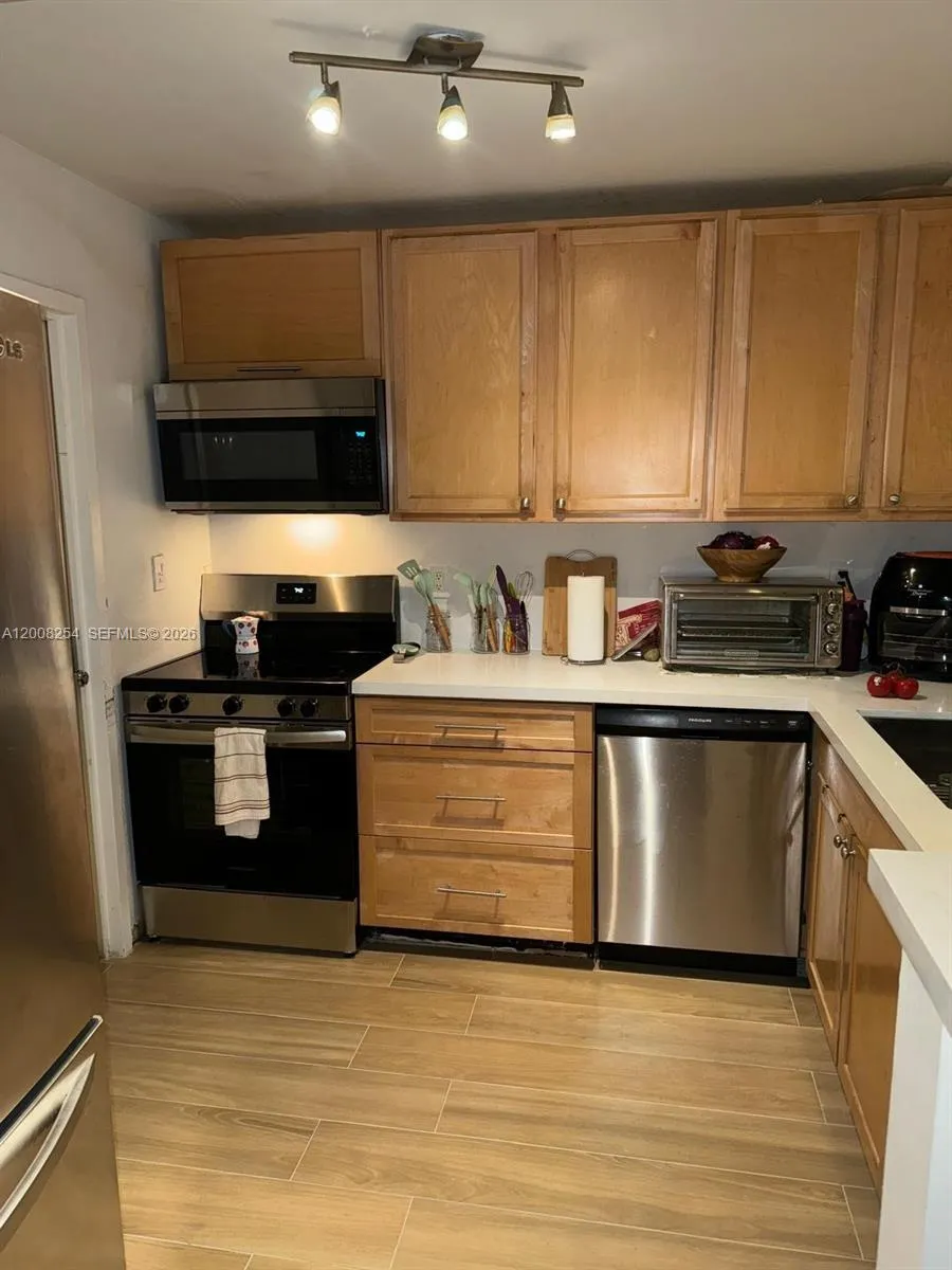 9020 NE 8th Ave # 1D, Miami Shores FL 33138