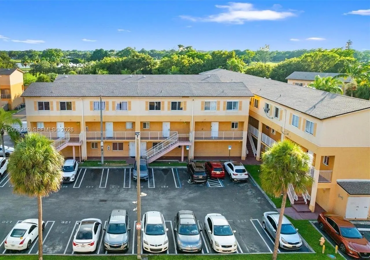 6235 SW Kendale Lakes Cir # 239, Miami FL 33183