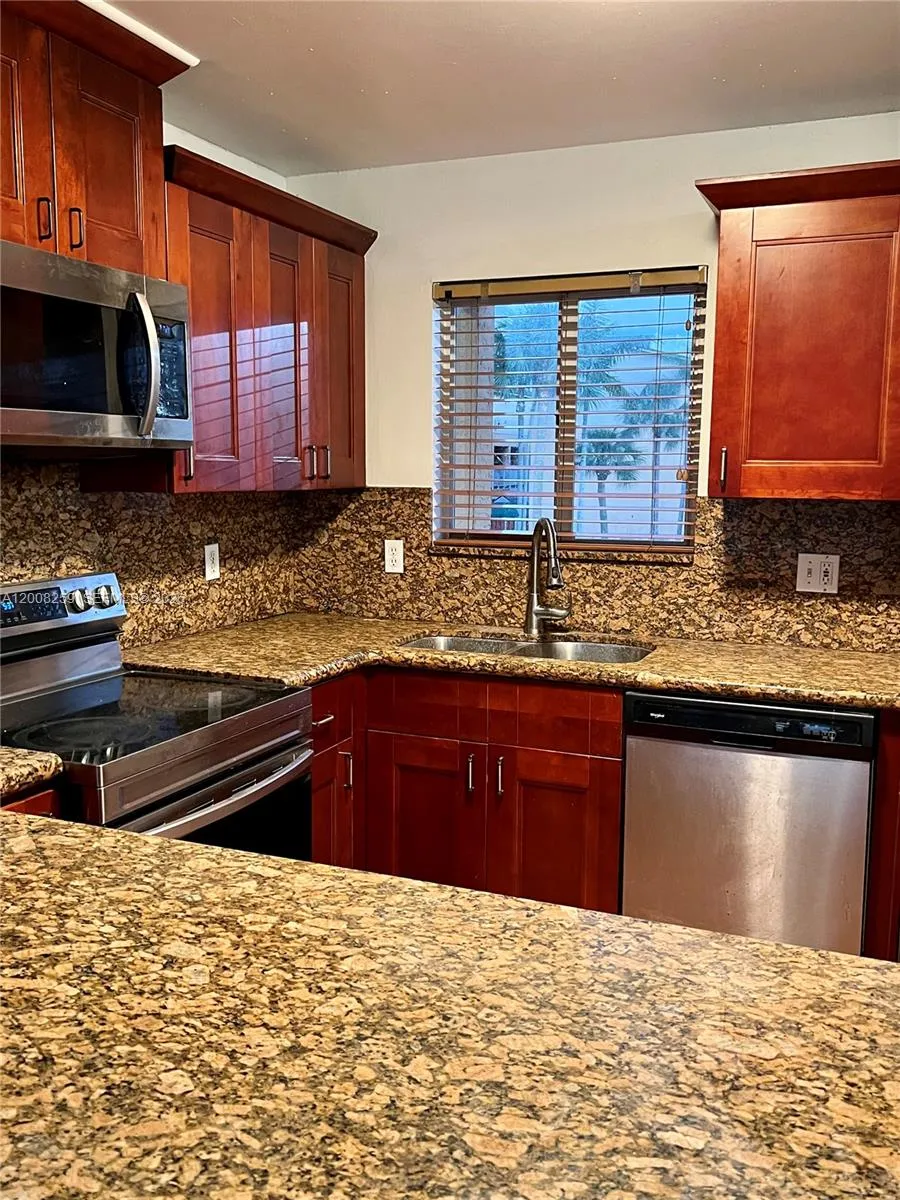 6235 SW Kendale Lakes Cir # 239, Miami FL 33183