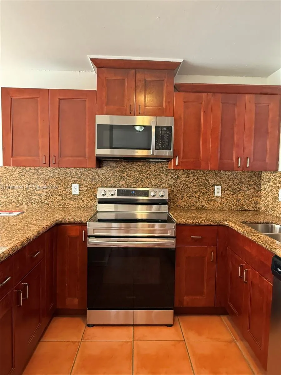 6235 SW Kendale Lakes Cir # 239, Miami FL 33183