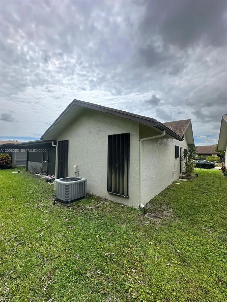 1995 SW 15th Pl, Deerfield Beach FL 33442