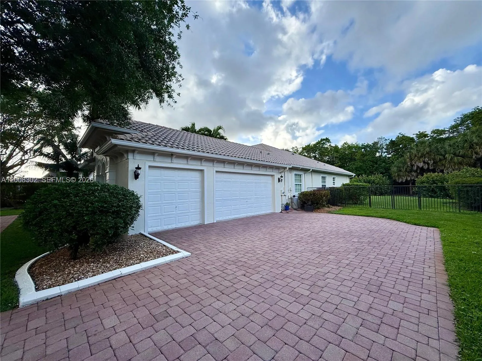12743 N Winners Cir, Davie FL 33330
