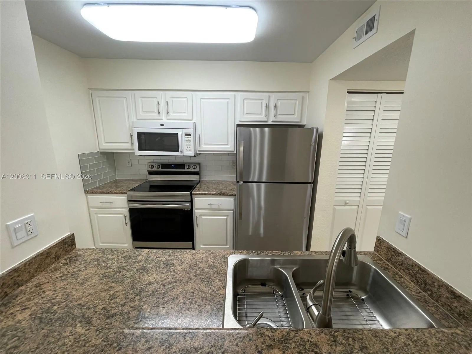 2811 N Oakland Forest Dr # 102, Oakland Park FL 33309