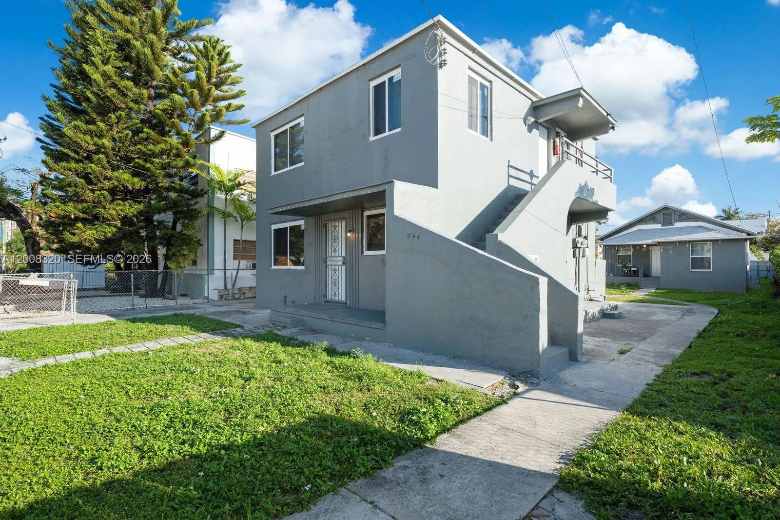 842 SW 3rd St, Miami FL 33130