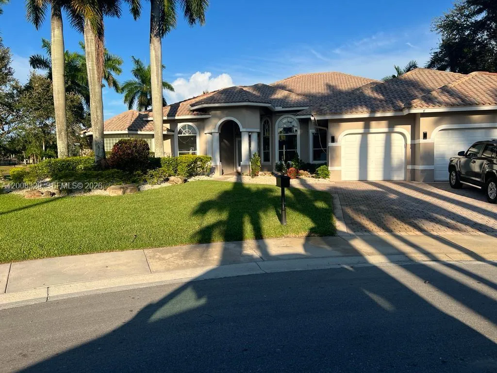 2534 Poinciana Dr, Weston FL 33327
