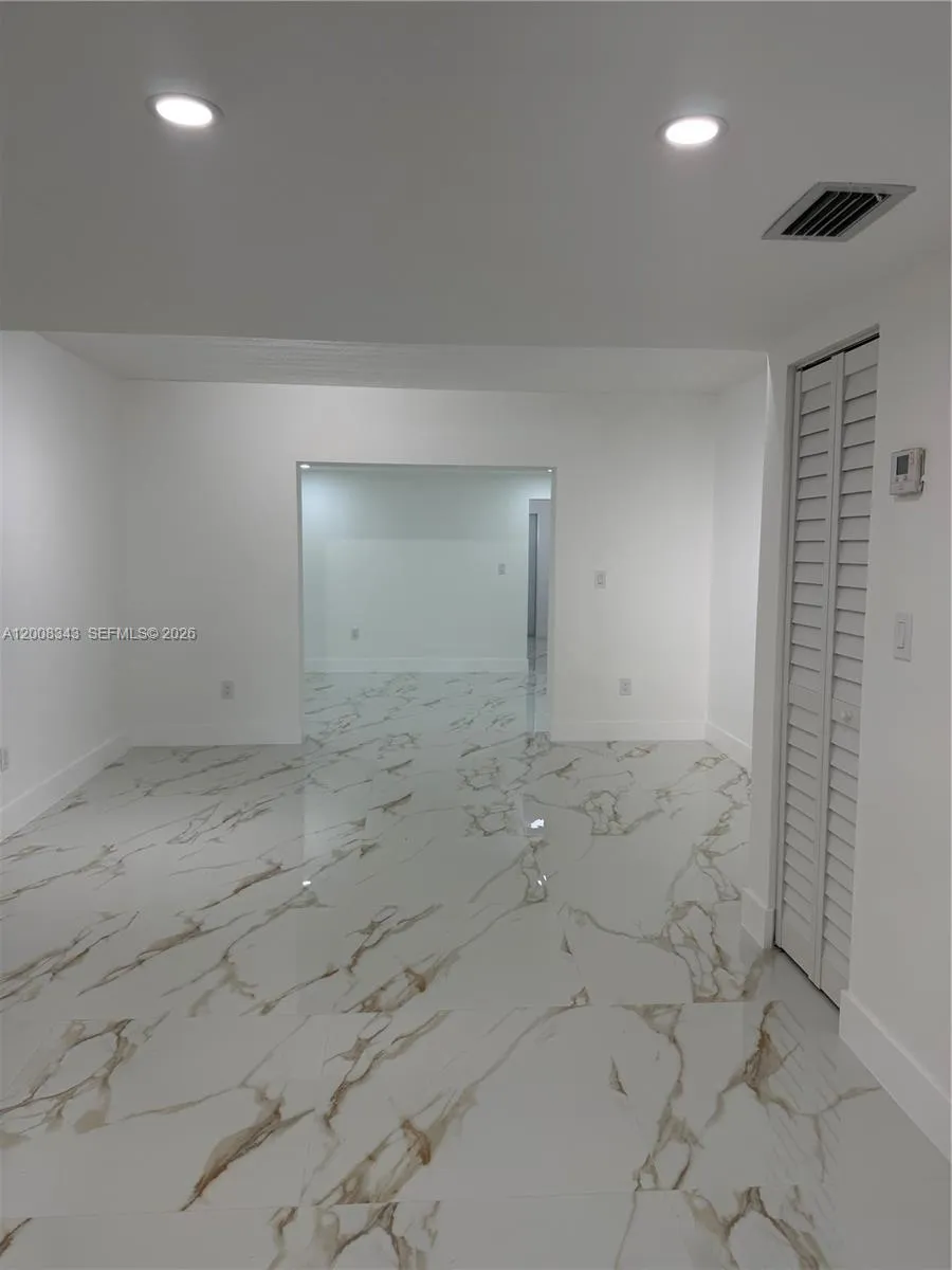 2669 W 52nd St # 12, Hialeah FL 33016