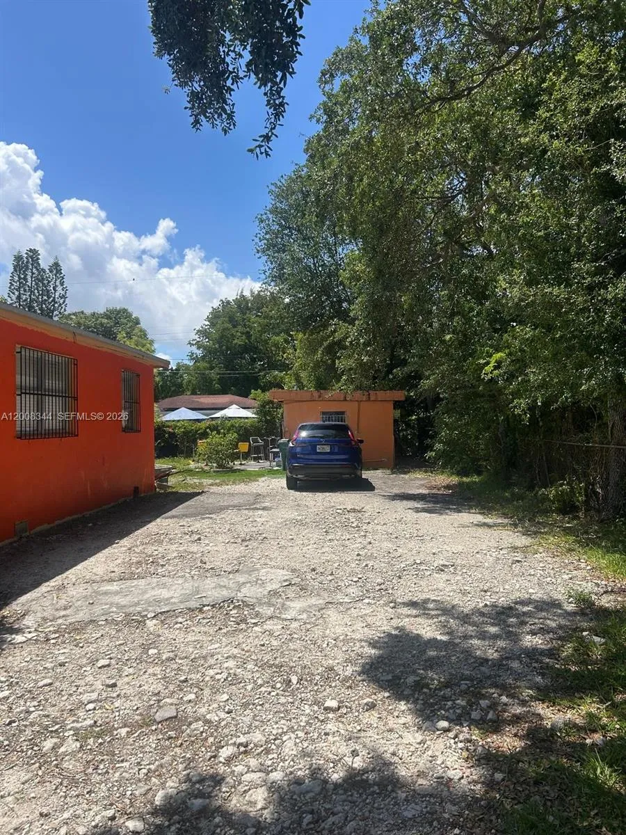 1118 NW 47th St, Miami FL 33127