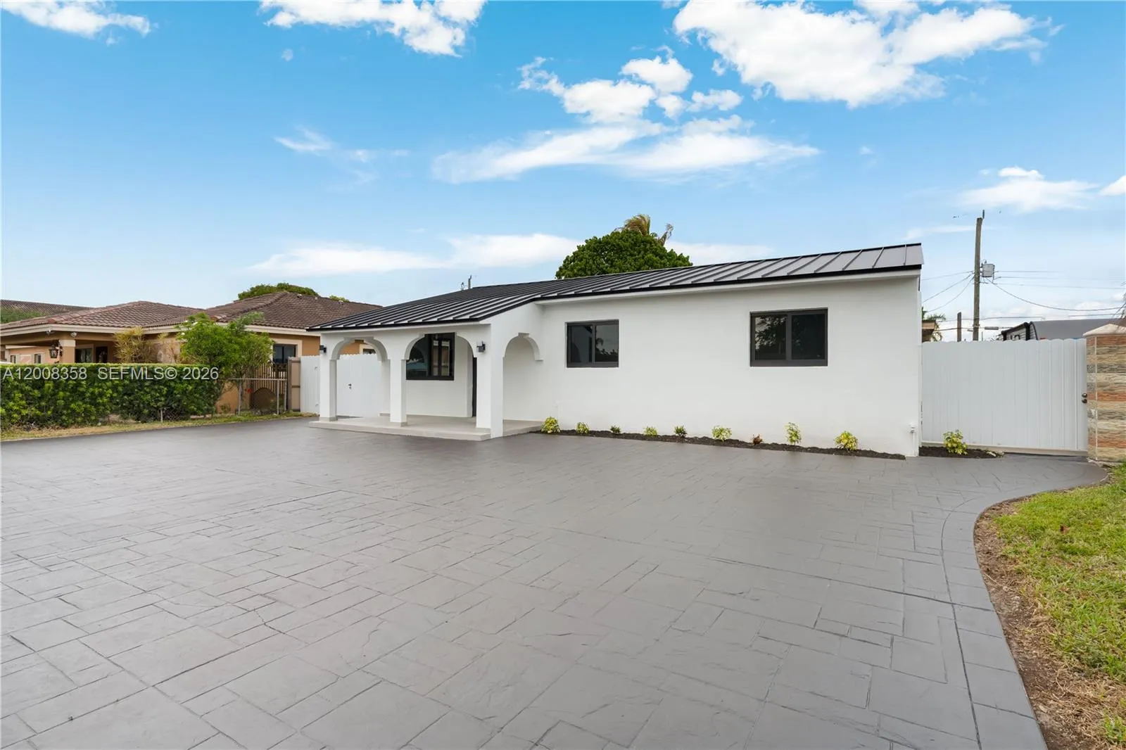 851 W 35th St, Hialeah FL 33012