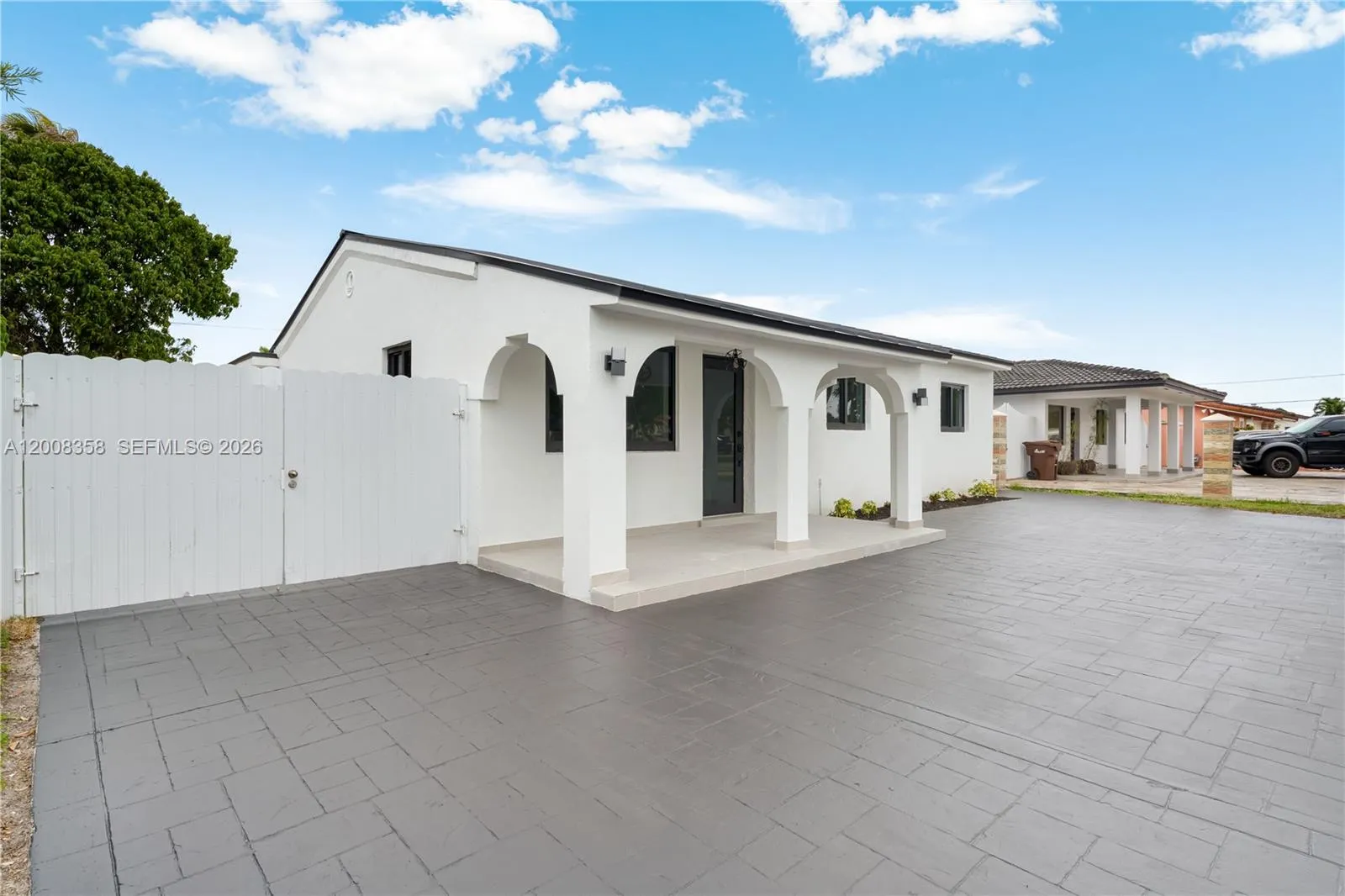 851 W 35th St, Hialeah FL 33012