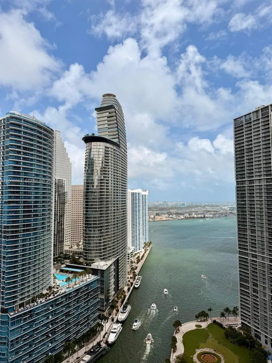 77 SE 5 # 1906, Miami FL 33131-2507