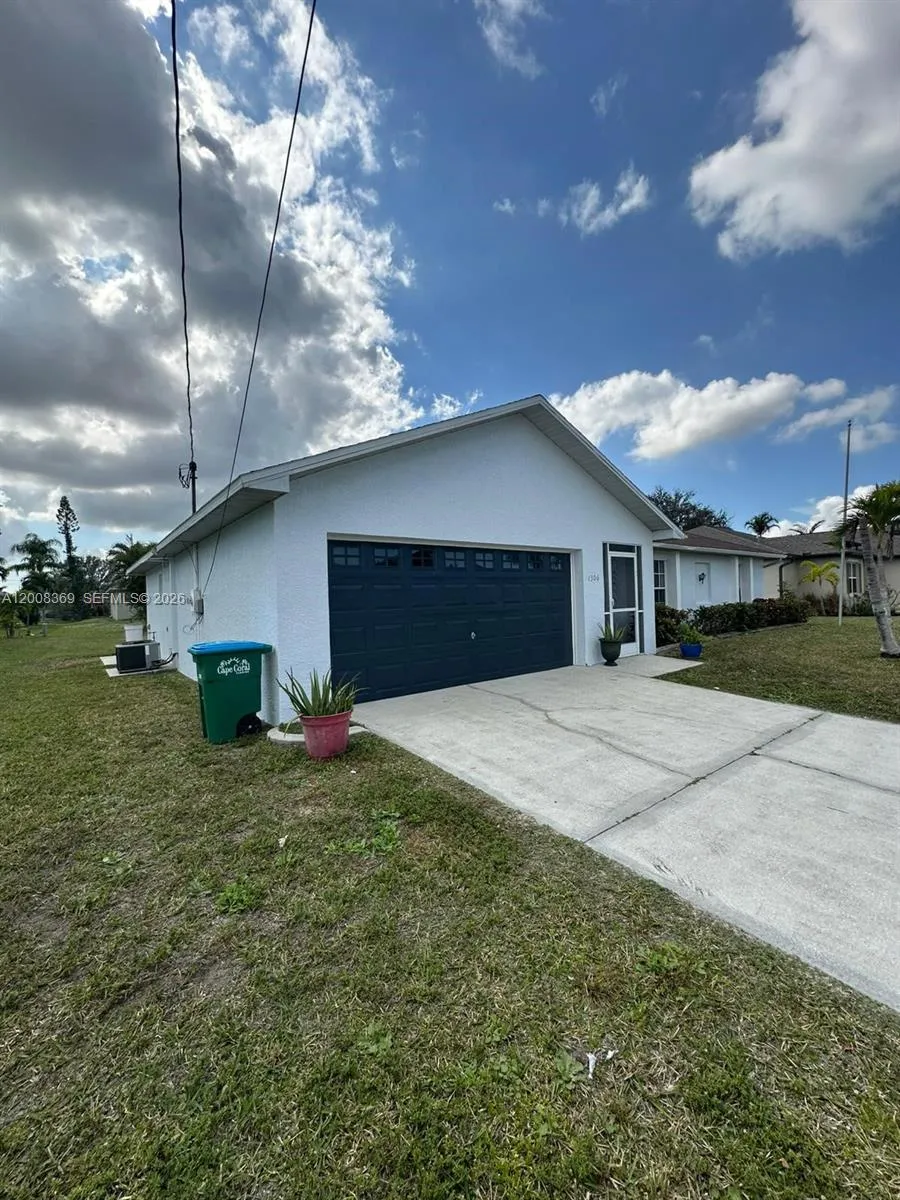 1306 SW 11 th, Cape Coral FL 33991