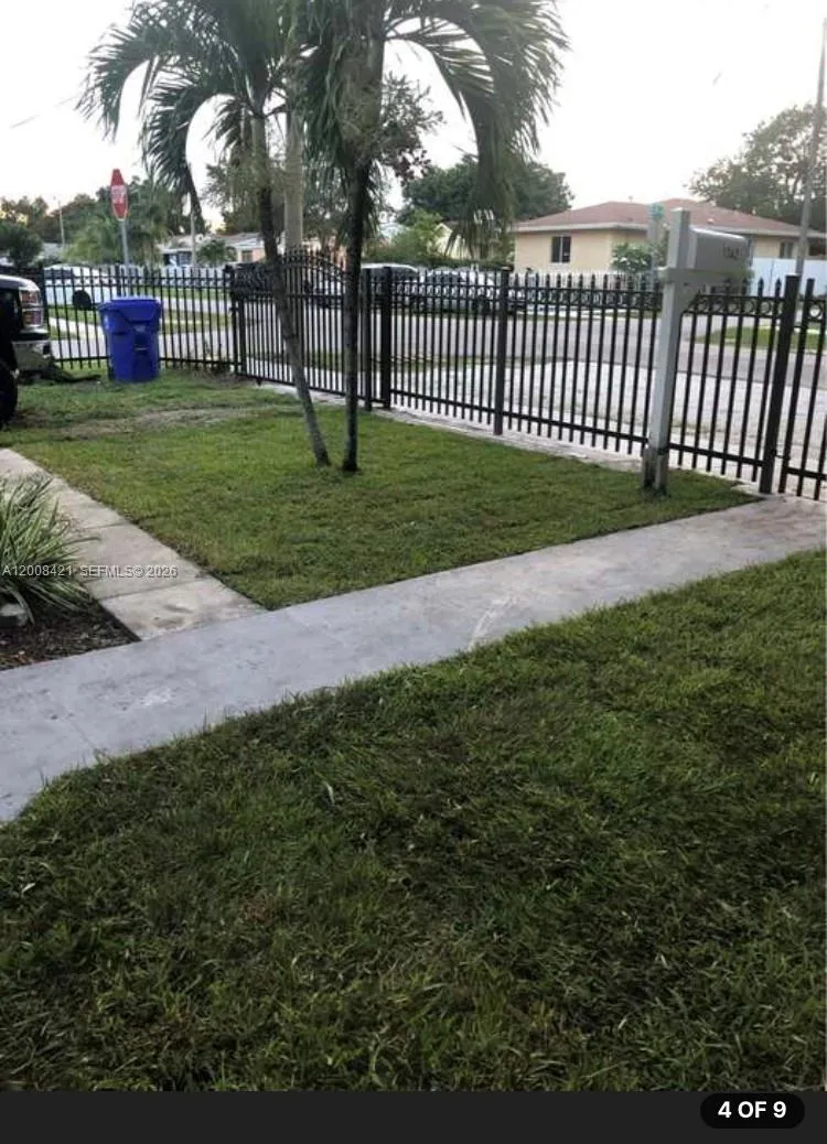 1342 NW 42nd St, Miami FL 33142