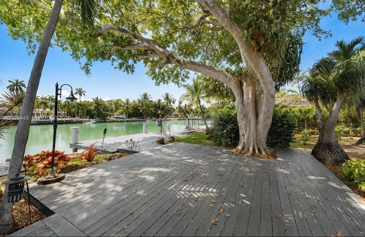 540 S Shore Dr, Miami Beach FL 33141