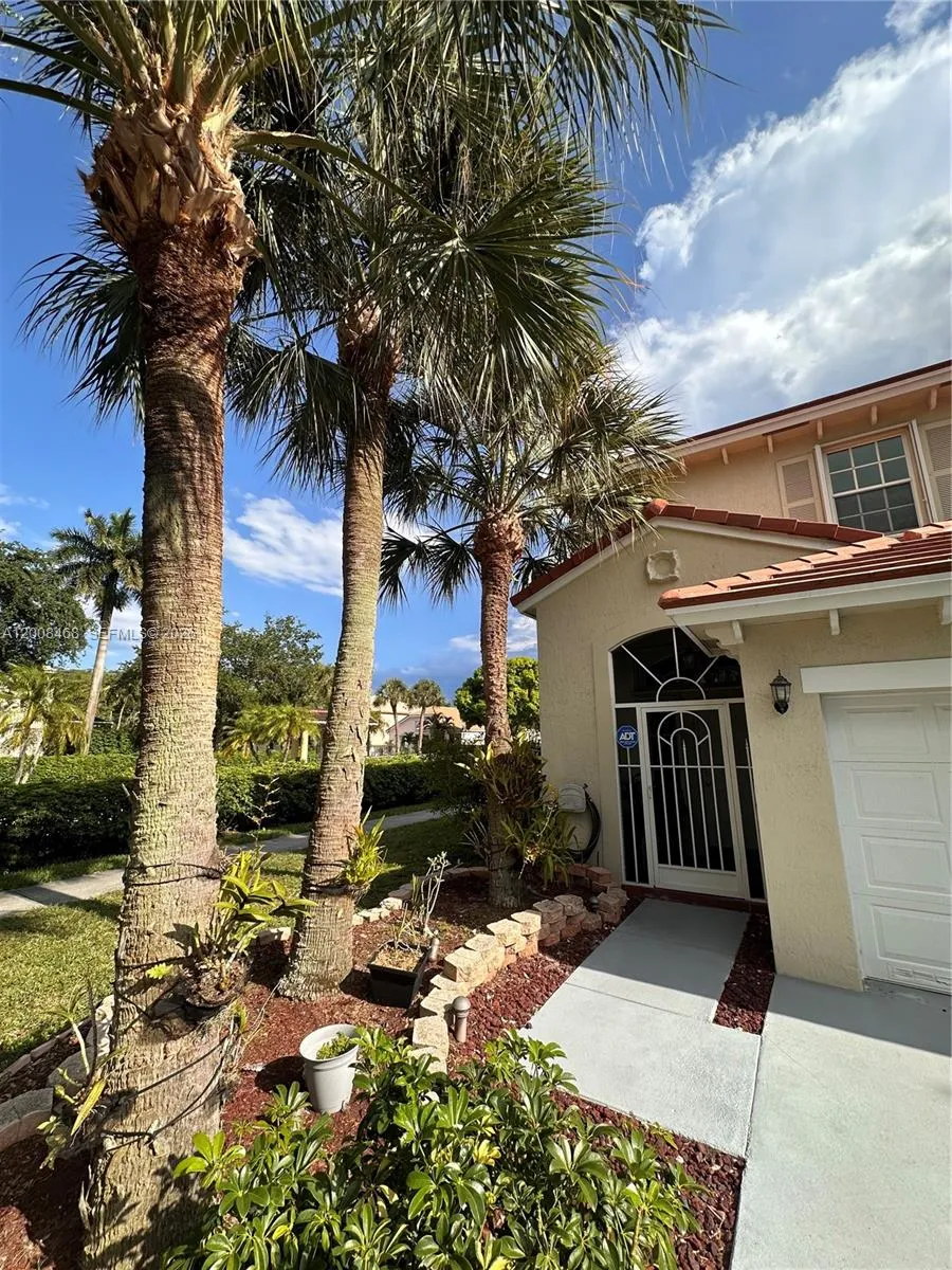 4852 NW 19th St, Coconut Creek FL 33063