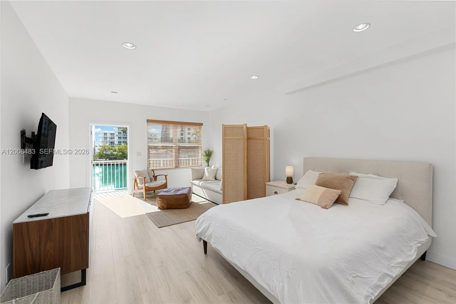 2445 Lake Pancoast Dr # M, Miami Beach FL 33140