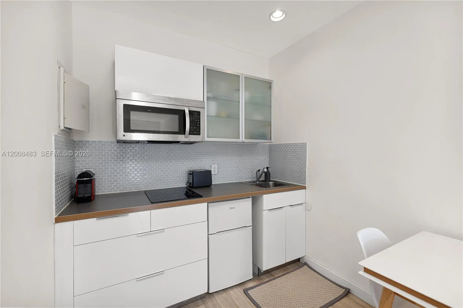 2445 Lake Pancoast Dr # M, Miami Beach FL 33140