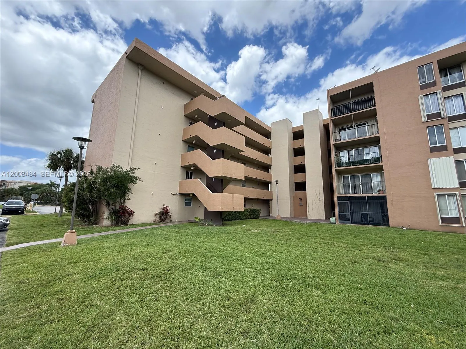 9140 Fontainebleau Blvd # 102, Miami FL 33172