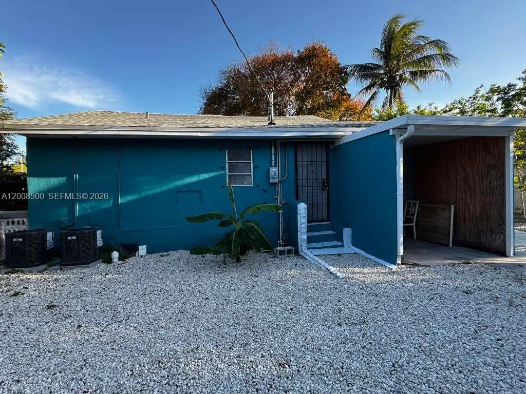 1121 NW 40th St # 1, Miami FL 33127