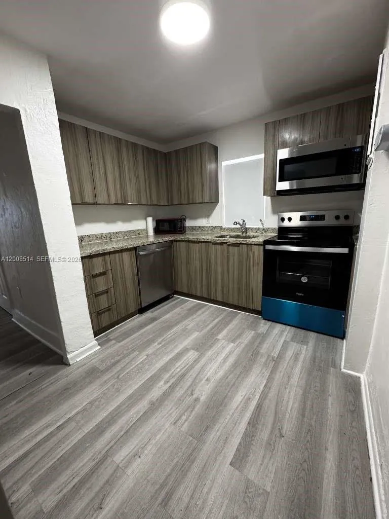 1121 NW 40th St # 2, Miami FL 33127