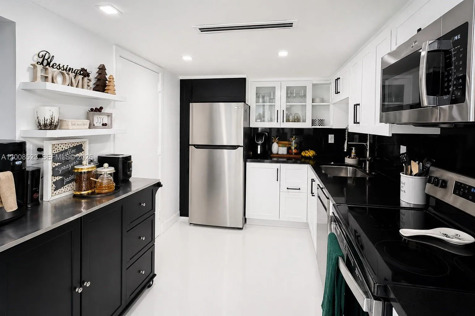 300 Bayview Dr, Sunny Isles Beach FL 33160