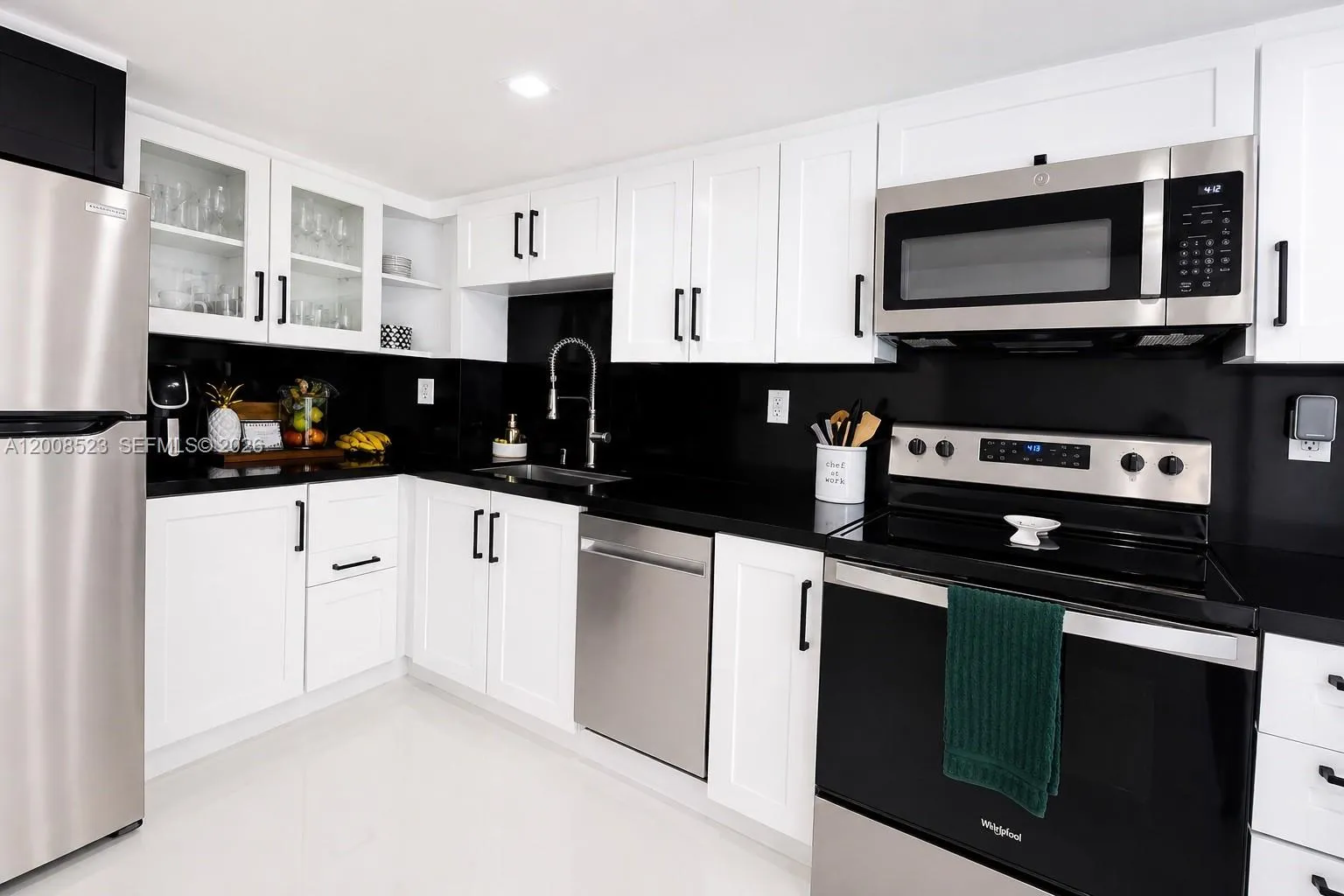 300 Bayview Dr, Sunny Isles Beach FL 33160