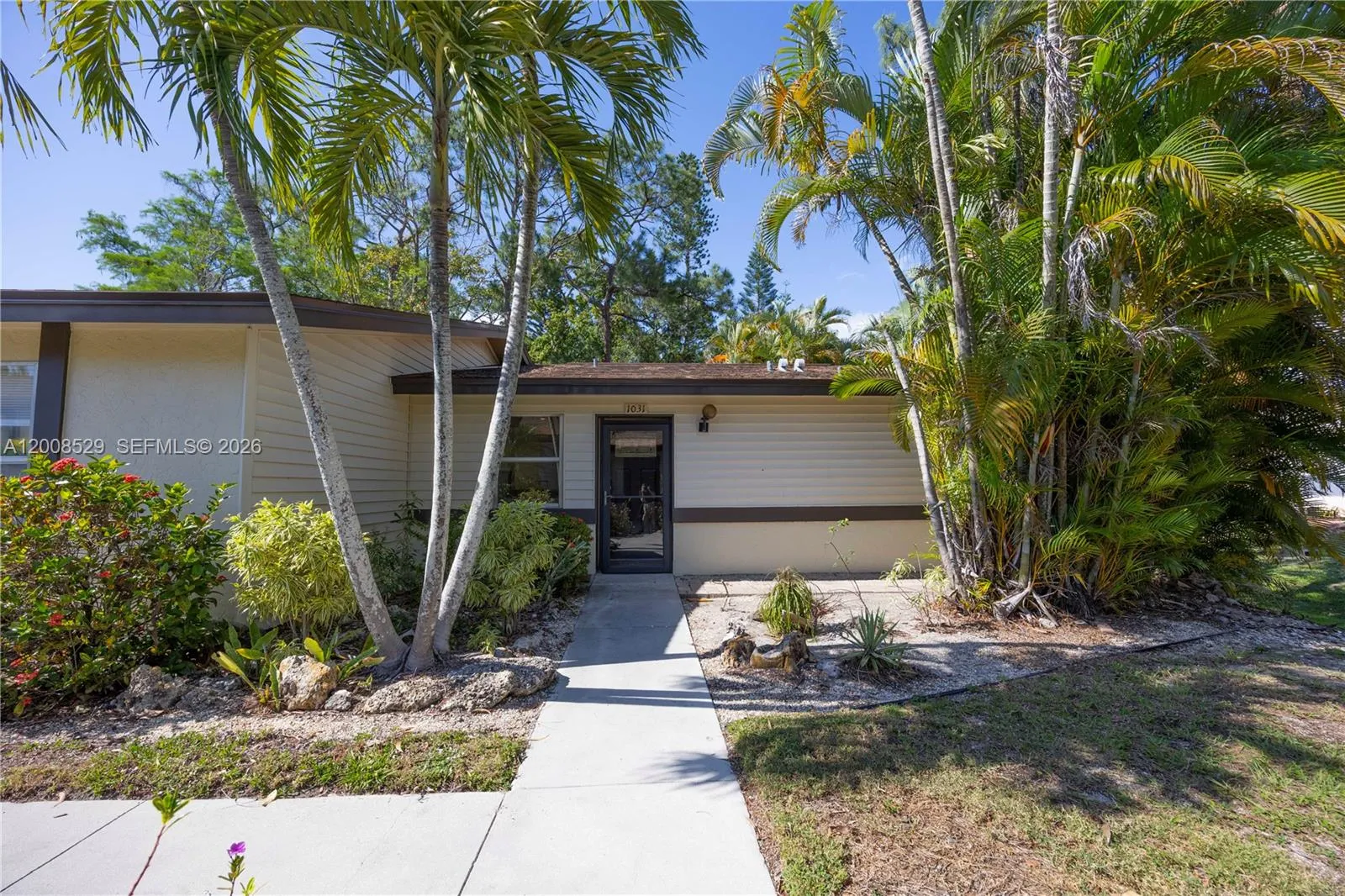 1031 pine isle ln # 1031, Naples FL 34112