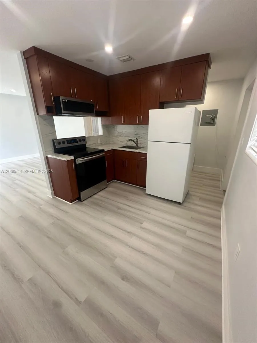 1555 NW 34th St # 1555, Miami FL 33142