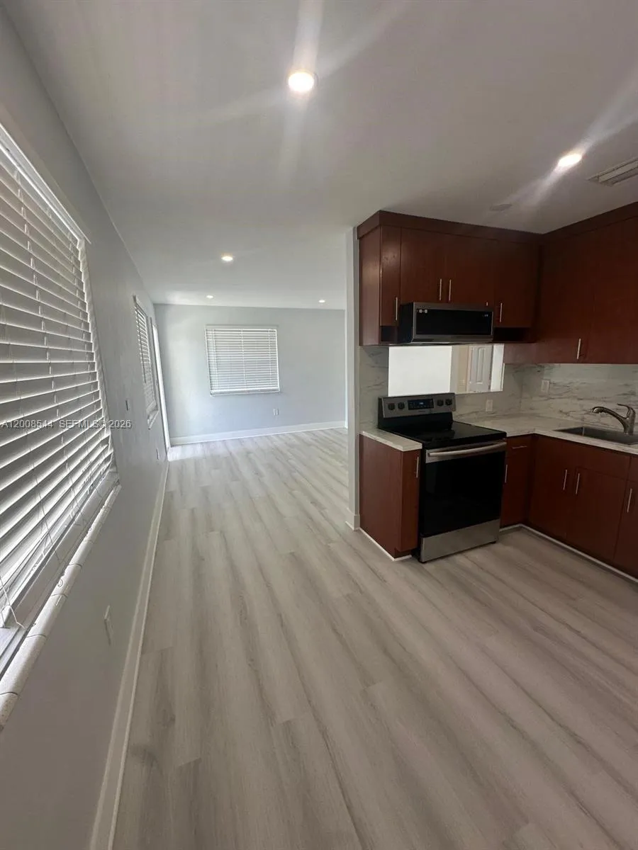 1555 NW 34th St # 1555, Miami FL 33142