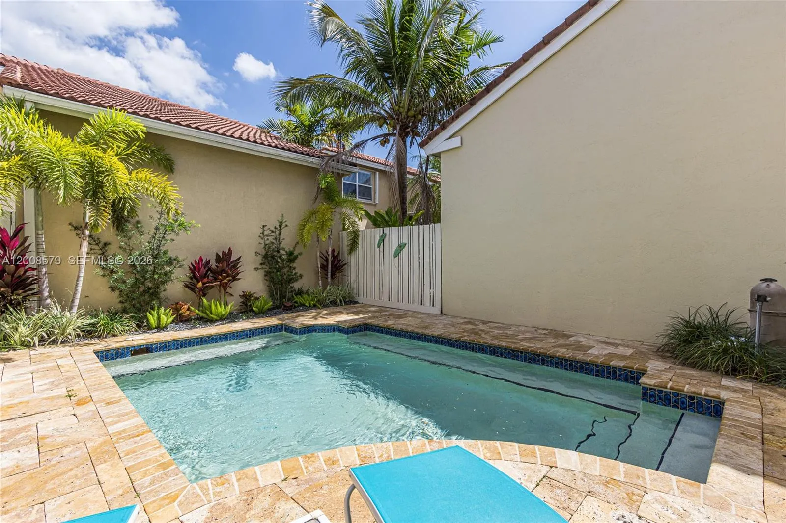 1125 Queen Palm Ct, Hollywood FL 33019