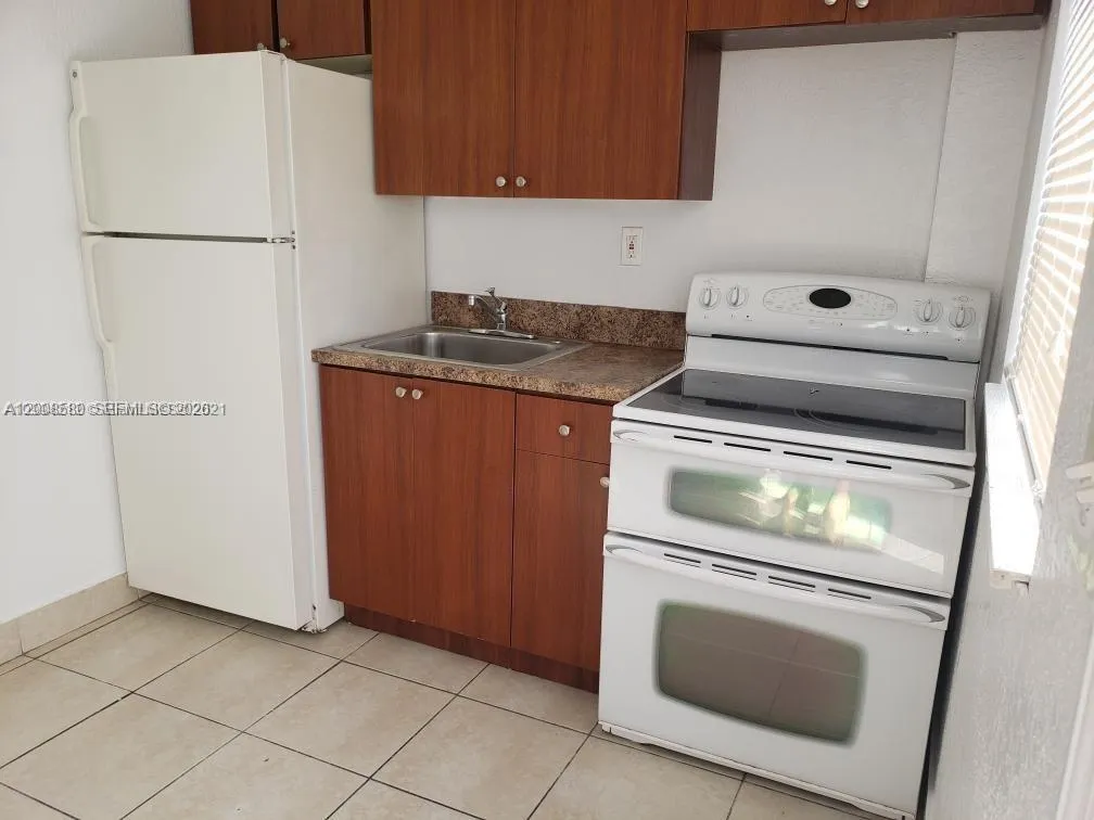 2929 NW 88th St # 4, Miami FL 33147