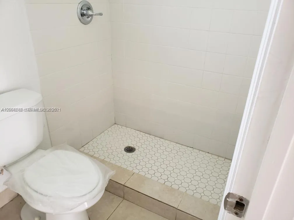 2929 NW 88th St # 4, Miami FL 33147