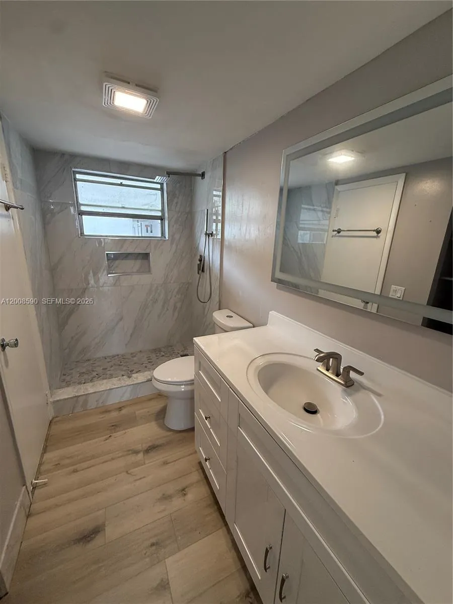 15600 NW 7th Ave # 618, Miami FL 33169