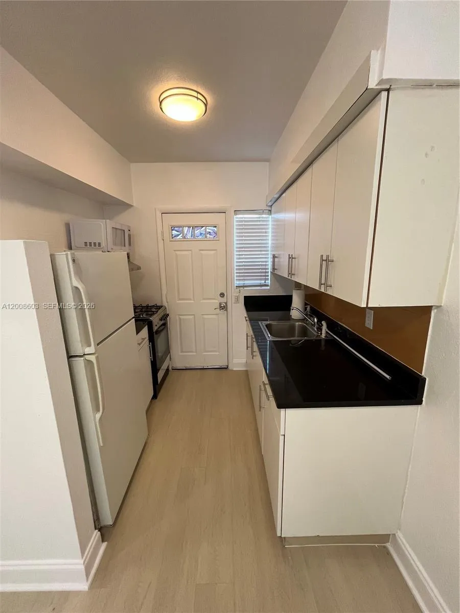 8080 Tatum Waterway Dr # 3, Miami Beach FL 33141