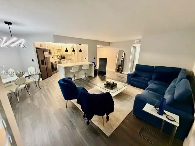 5800 Camino Del Sol # 306, Boca Raton FL 33433