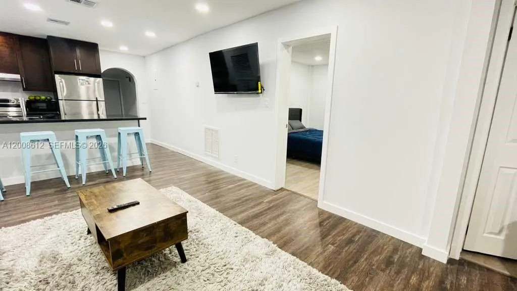 22 NW 14th Ave, Dania Beach FL 33004