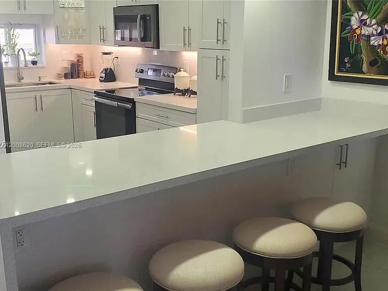 9720 S Hollybrook Lake Dr # 303, Pembroke Pines FL 33025