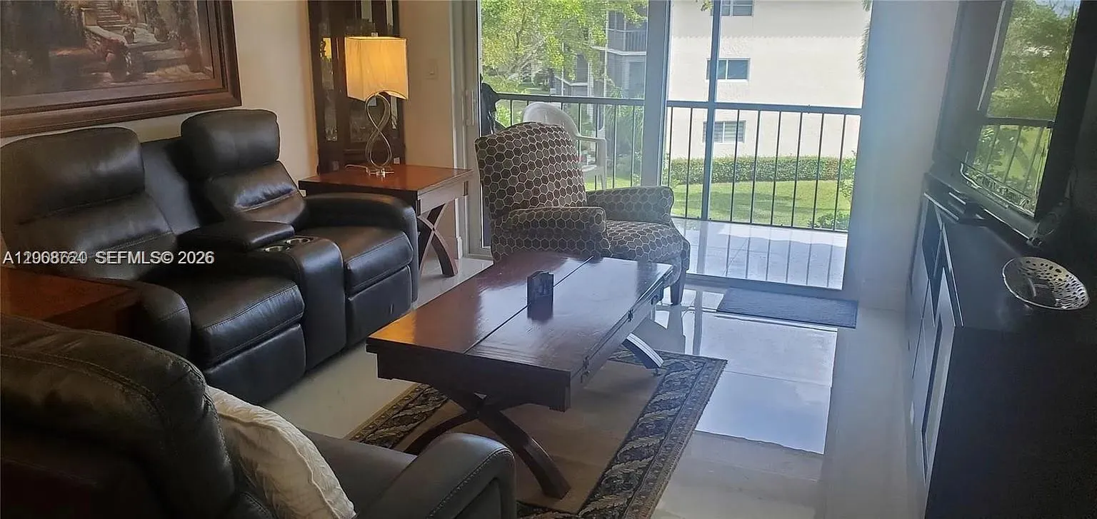 9720 S Hollybrook Lake Dr # 303, Pembroke Pines FL 33025