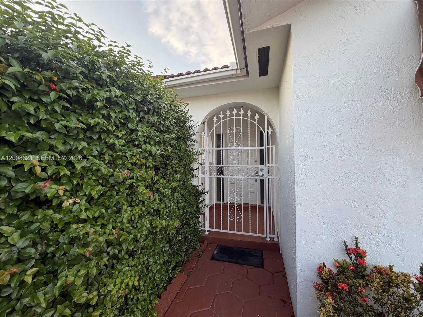 3159 W 73rd Pl, Hialeah FL 33018