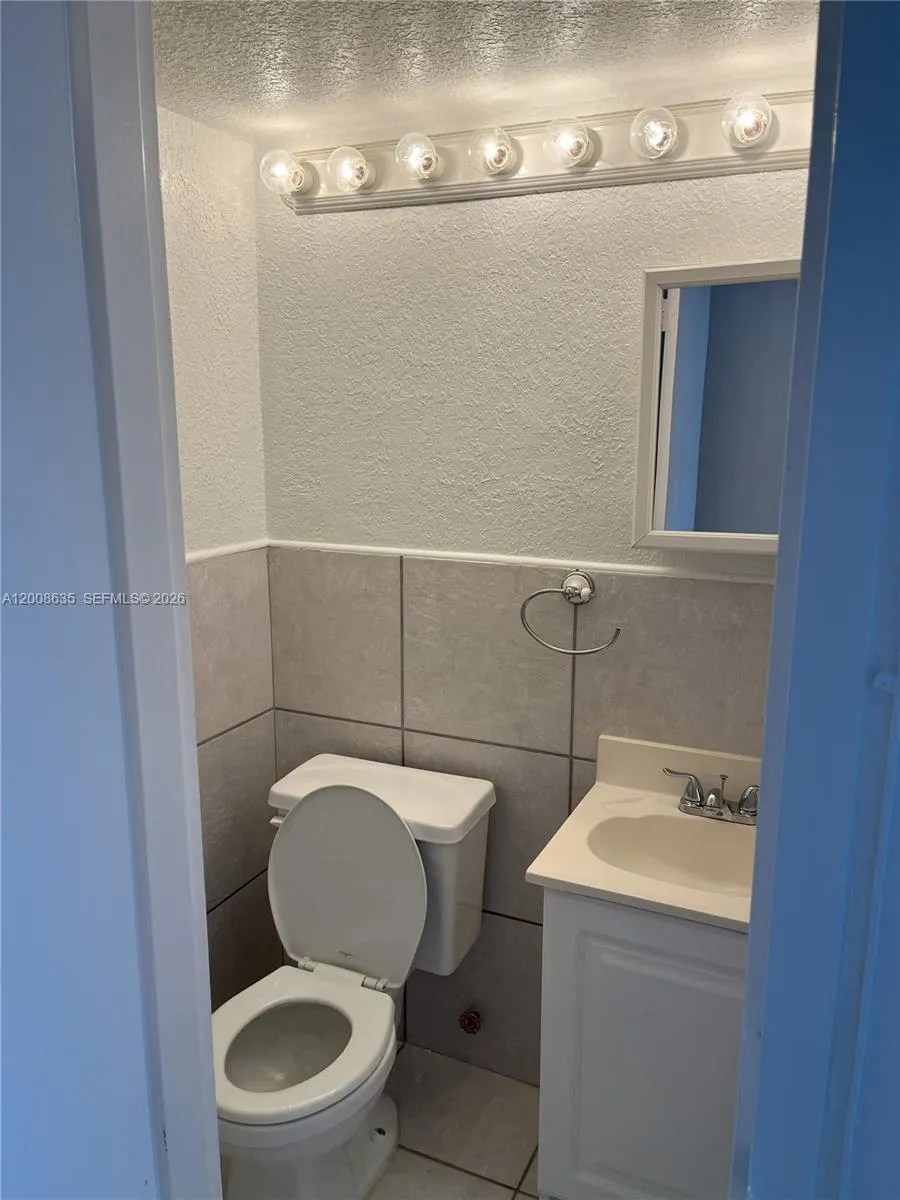 3660 NE 166th St # 305, North Miami Beach FL 33160