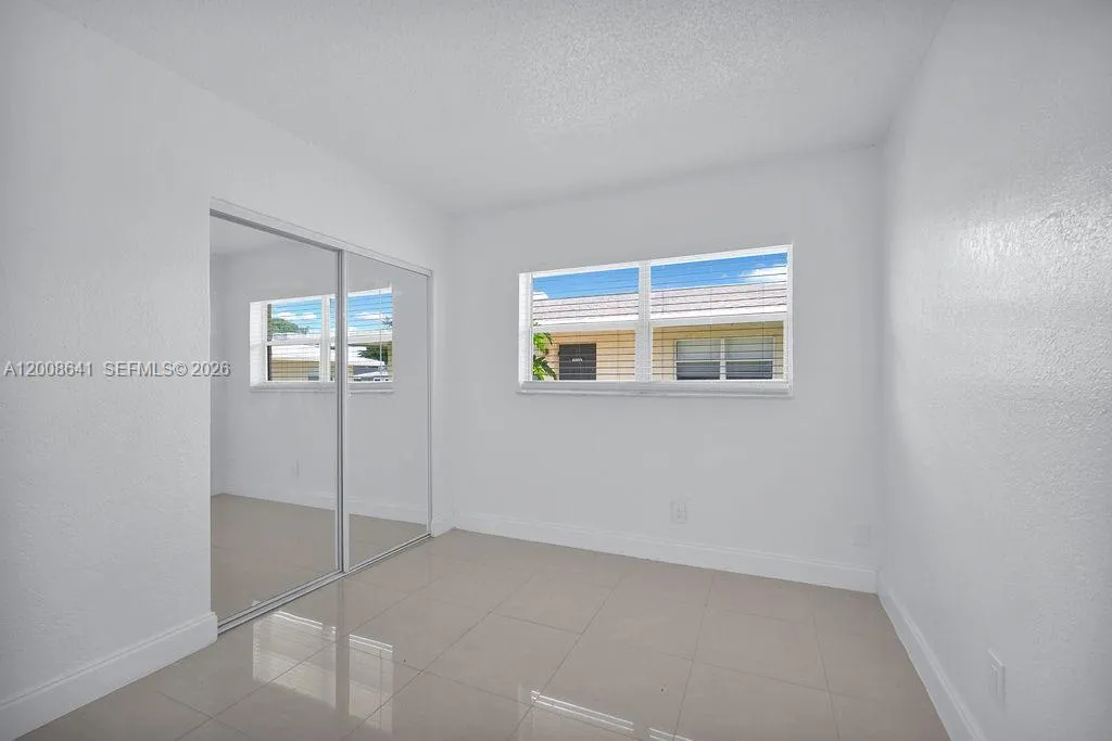 563 SW Kathy Ct, Margate FL 33068