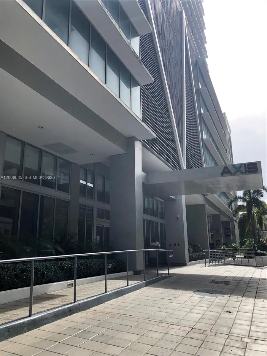 79 SW 12th St, Miami FL 33130