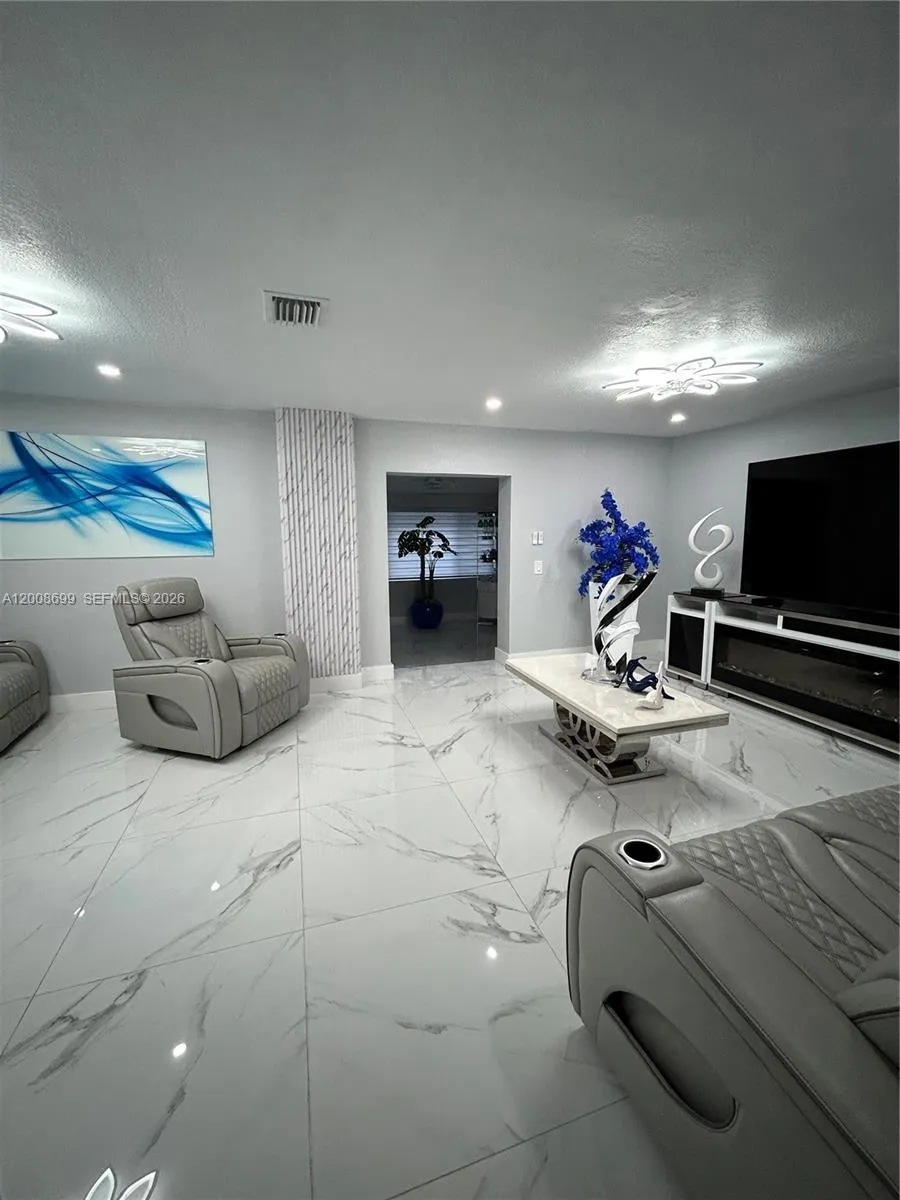 367 W 33rd St, Hialeah FL 33012
