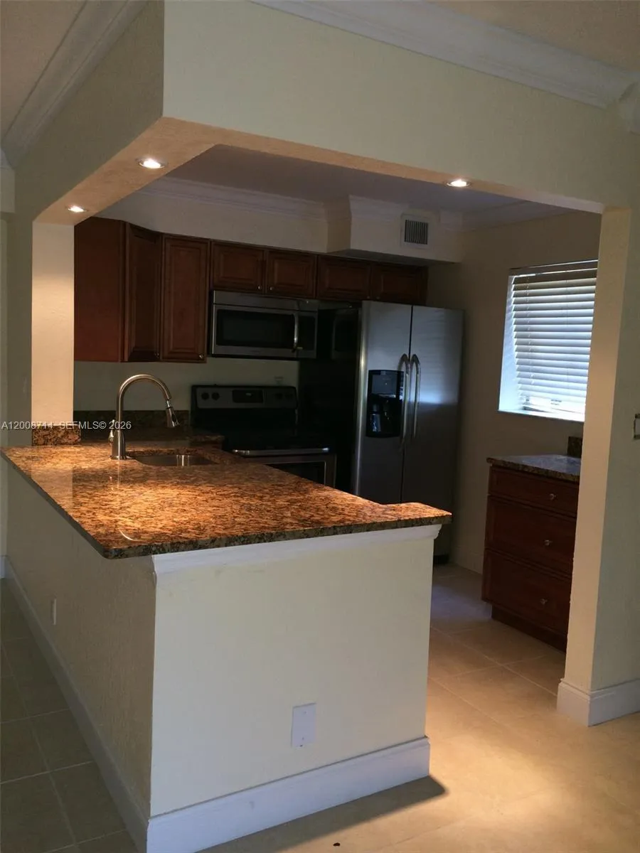 407 Gardens Dr # 103, Pompano Beach FL 33069