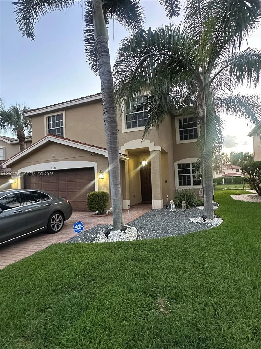 7587 Topiary Ave, Boynton Beach FL 33437