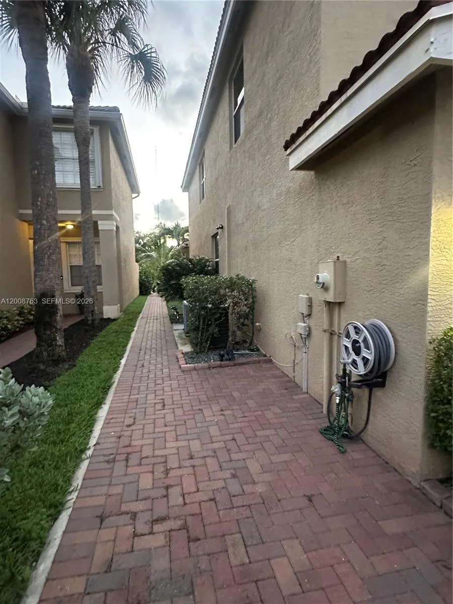 7587 Topiary Ave, Boynton Beach FL 33437