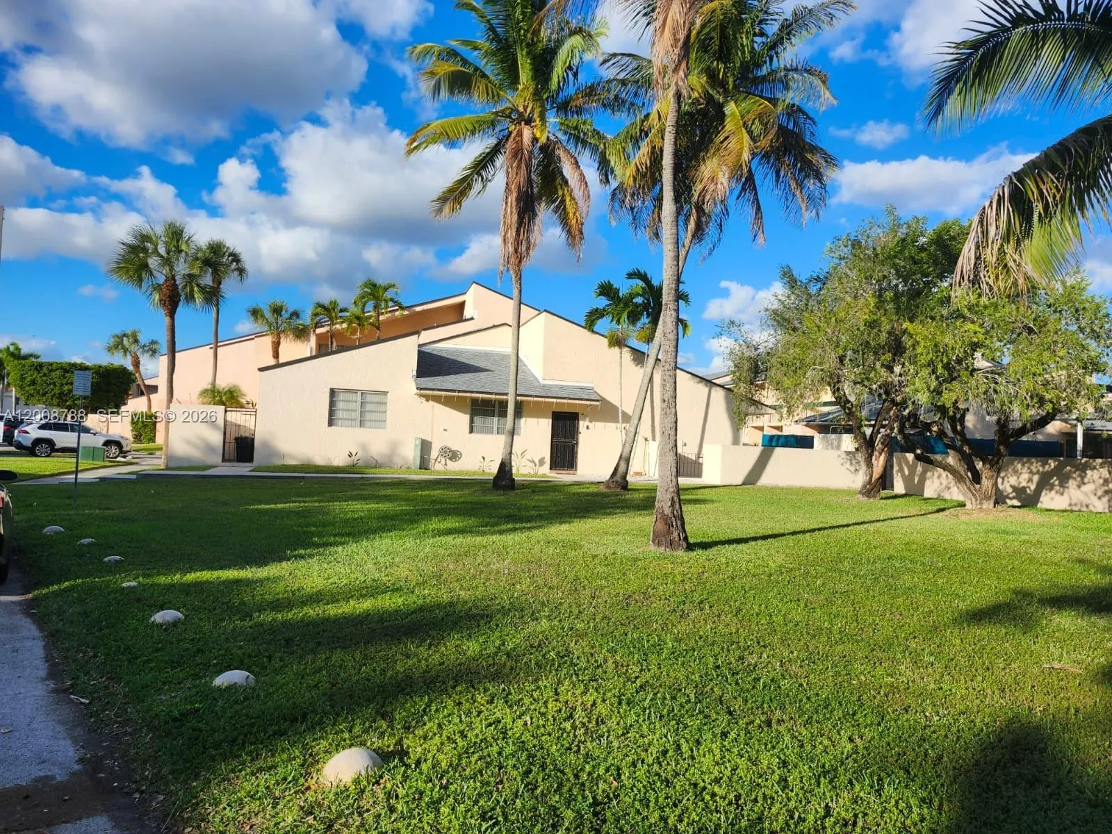 9195 Fontainebleau Blvd # 6, Miami FL 33172