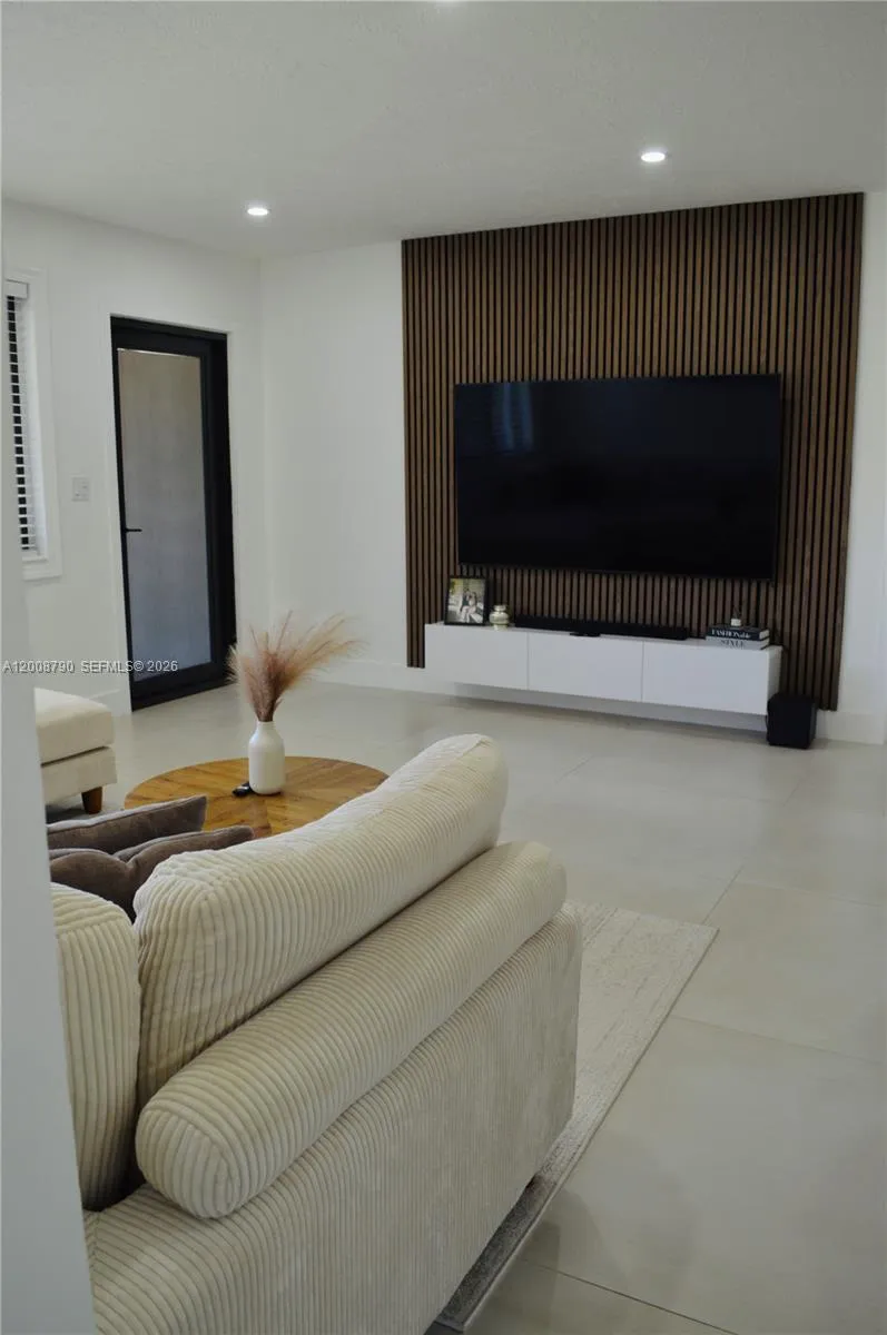 1524 NE 14th Ter, Fort Lauderdale FL 33304