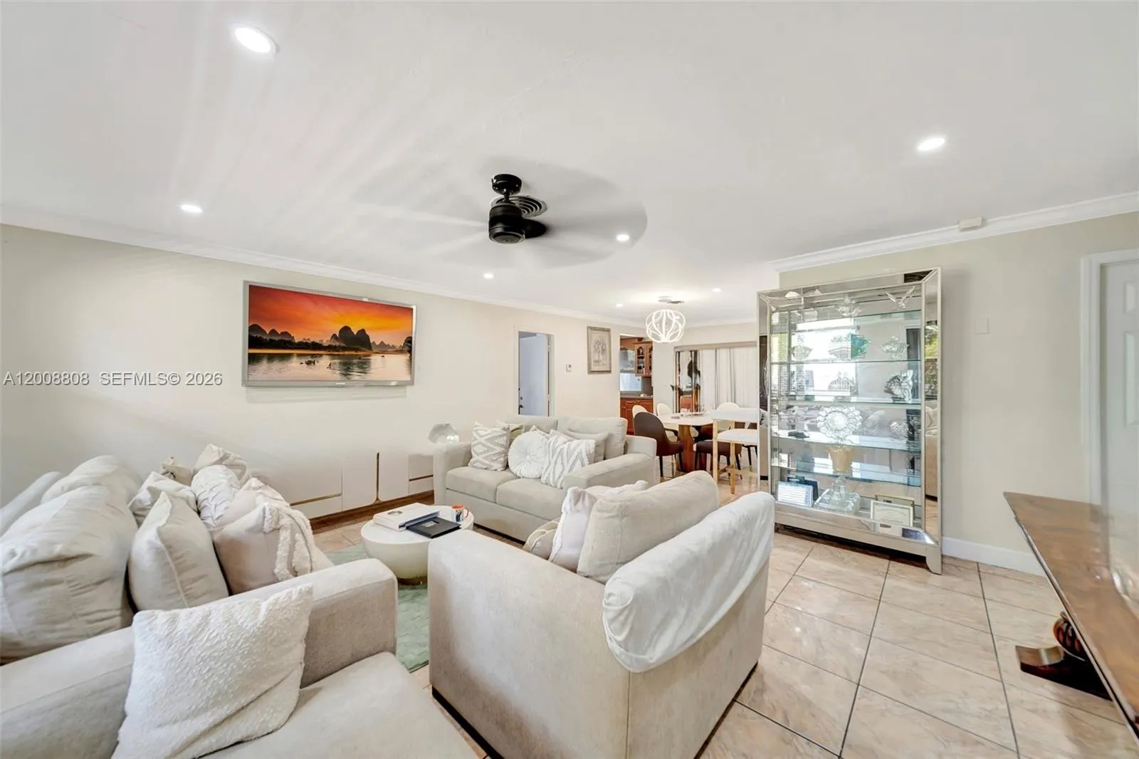 565 NE 160th St, Miami FL 33162